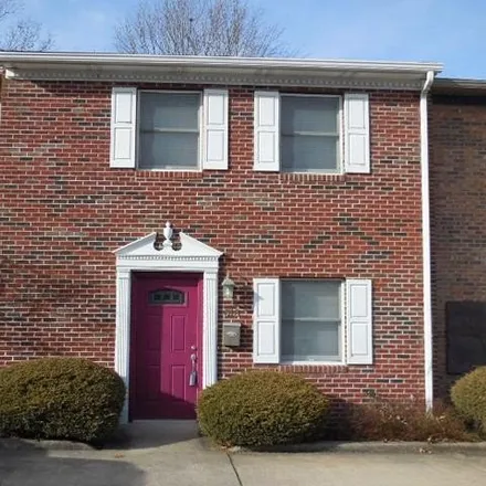 Rent this 3 bed house on 513 Carriage Drive in Sprague, Beckley