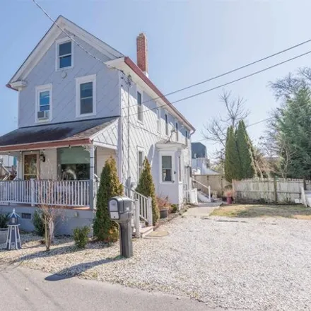 Buy this 4 bed house on 857 Dale Place in Cape May, NJ 08204