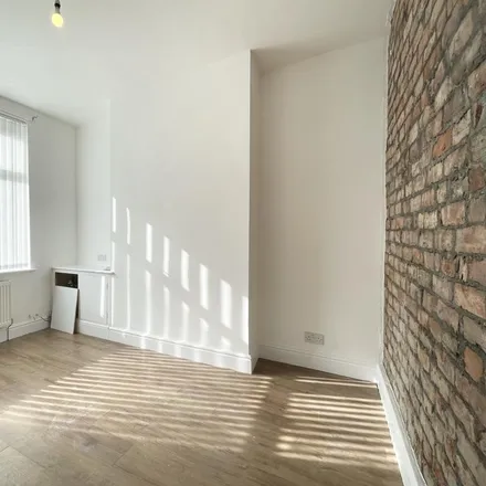 Image 5 - Welbeck Street, Manchester, M18 8GQ, United Kingdom - Townhouse for rent