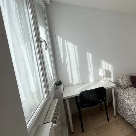 Rent this 3 bed room on Madrid in Calle de Francisco Silvela, 83