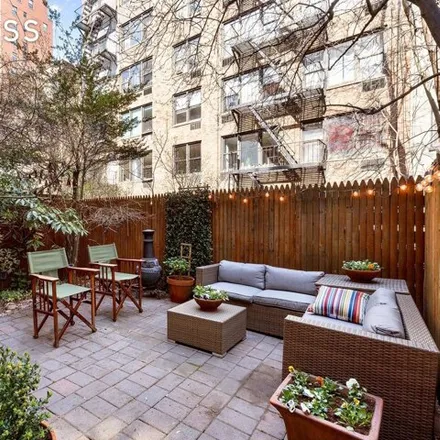 Image 3 - 421 East 84th Street, New York, NY 10028, USA - Apartment for sale