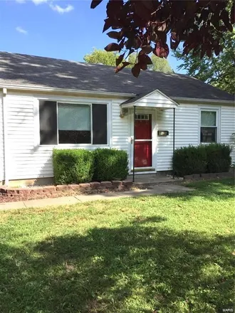 Rent this 2 bed house on 608 South Walnut Street in Petersburg, O'Fallon