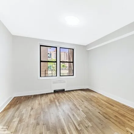 Image 7 - 525 West 235th Street, New York, NY 10463, USA - Apartment for sale