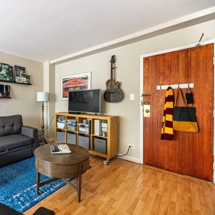 Image 4 - 6300 North Sheridan Road, Chicago, IL 60660, USA - Condo for sale