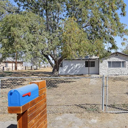 Buy this 3 bed house on 268 West Wade Avenue in Tulare County, CA 93274