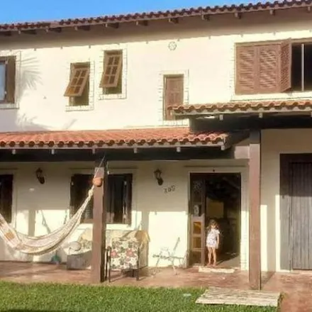 Rent this studio house on Avenida Garibaldi in Centro, Imbé - RS