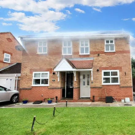 Rent this 2 bed duplex on Siskin Close in Newton-le-Willows, WA12 9XW