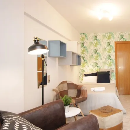 Rent this 4 bed room on Bubar in Carrer de Wellington, 08001 Barcelona