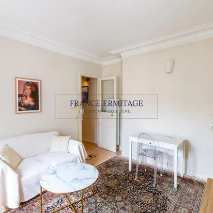 Rent this 1 bed apartment on Jules Joffrin in ligne 12 Direction Mairie d'Issy, Rue Ordener