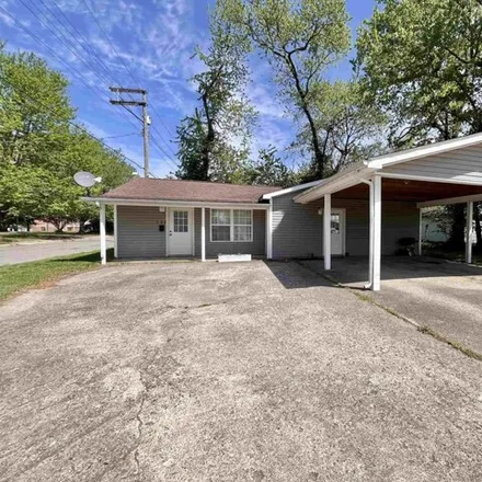 Buy this 3 bed house on 885 Hanson Street in Murphysboro, IL 62966