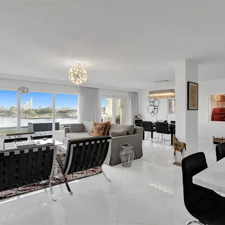Image 1 - 286 Bal Bay Drive, Bal Harbour Village, Miami-Dade County, FL 33154, USA - Apartment for rent
