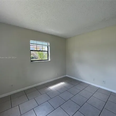 Image 3 - Silver Lakes Middle School, 7600 Tam Oshanter Boulevard, North Lauderdale, FL 33068, USA - Condo for rent