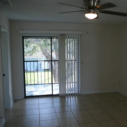 Image 6 - 617 Ixoria Avenue, Fort Pierce, FL 34982, USA - Condo for sale