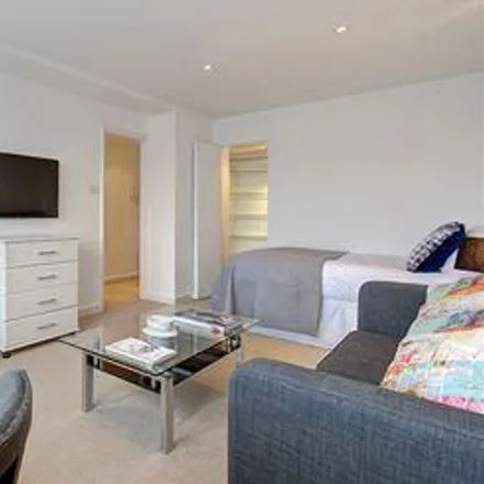 Rent this studio apartment on 33 Hill Street in London, W1J 5LX