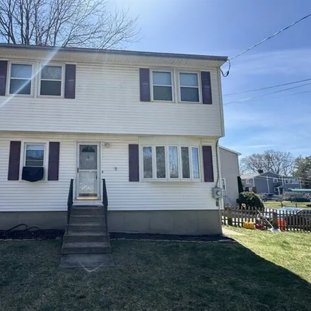 Buy this 4 bed house on 128 Westland Avenue in Manchester, NH 03103