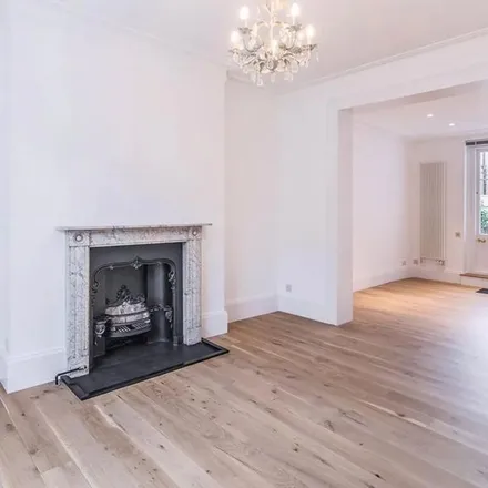 Image 5 - 34 Bedford Gardens, London, W8 7LN, United Kingdom - Apartment for rent
