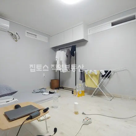 Rent this studio apartment on 서울특별시 은평구 역촌동 21-30