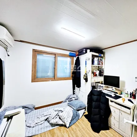 Rent this studio apartment on 서울특별시 관악구 봉천동 1609-34