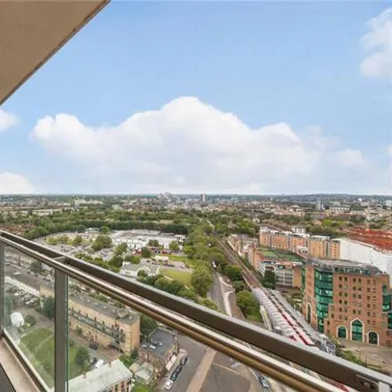 Image 7 - The Liberty Building, 112-118 East Ferry Road, Cubitt Town, London, E14 3NY, United Kingdom - Apartment for sale