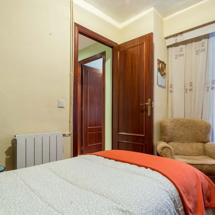 Rent this 5 bed room on Carrer del Doctor Manuel Candela in 58, 46021 Valencia