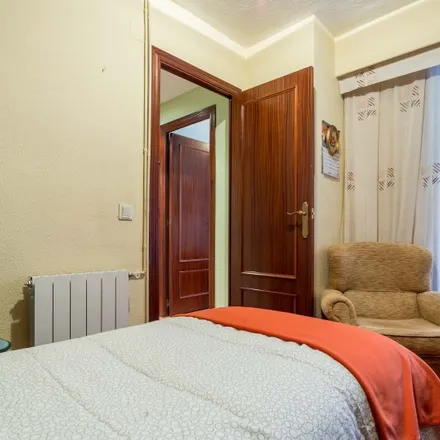 Rent this 5 bed room on Carrer del Doctor Manuel Candela in 56, 46021 Valencia