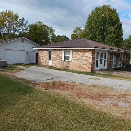 Buy this 3 bed house on 403 Hanby Avenue in Berryville, AR 72616