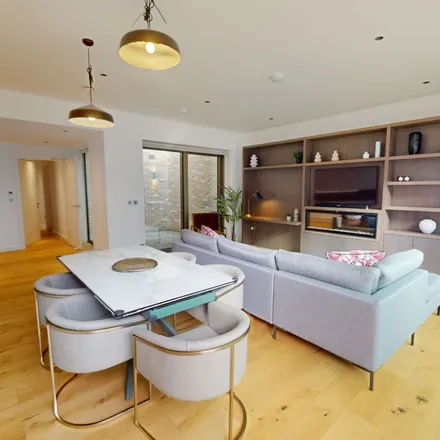 Rent this 3 bed townhouse on 170 Merrion Road in Merrion, Dublin