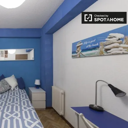 Rent this 6 bed room on Avenida de Guadalajara in 17, 28807 Alcalá de Henares