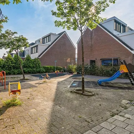 Rent this 4 bed apartment on Begoniaveld 20 in 2914 PB Nieuwerkerk aan den IJssel, Netherlands