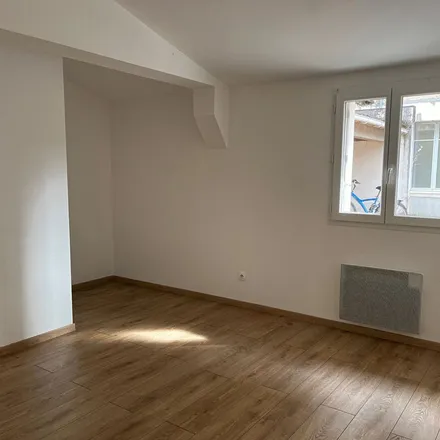 Rent this 3 bed apartment on 15 Rue Choisnin in 86100 Châtellerault, France