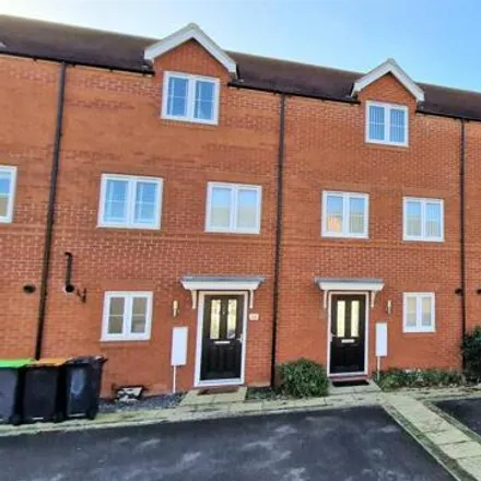 Buy this 3 bed townhouse on King George Avenue in Bedford, MK40 4TD