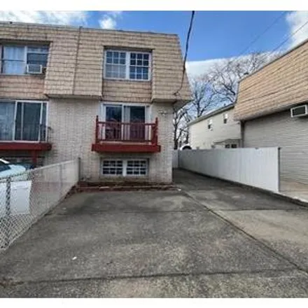 Buy this 3 bed house on 410 Willow Road West in New York, NY 10314