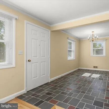 Image 9 - 304 Roanoke Drive, Catonsville, MD 21228, USA - House for sale
