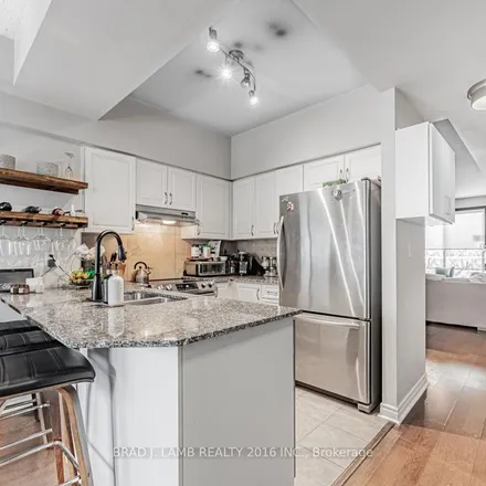 Image 2 - 155 Bleecker Street, Old Toronto, ON M4X 1X1, Canada - Townhouse for rent