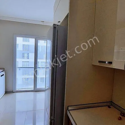 Rent this 3 bed apartment on Misafir Araç Park Alanı in Kristalşehir, 34522 Esenyurt