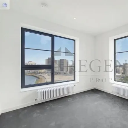 Image 4 - Douglass Tower, Hercules Slip, London, E14 0XE, United Kingdom - Room for rent