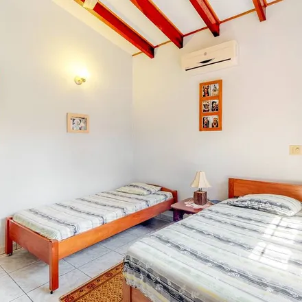 Rent this 4 bed house on San Ignacio & Santa Elena in Cayo District, Belize
