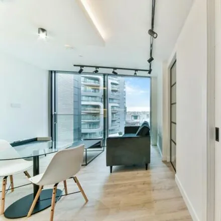 Image 3 - Aurora Tower, City Road, London, EC1V 1AE, United Kingdom - Loft for rent