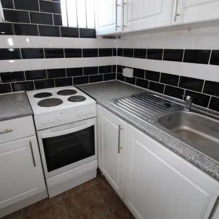Rent this 3 bed apartment on London Road cycle path in Leicester, LE2 0QD