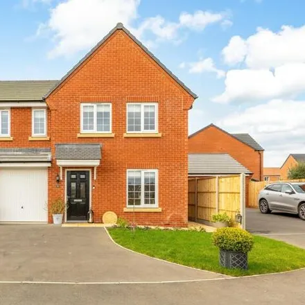Buy this 5 bed house on unnamed road in Saxilby, LN1 4AT