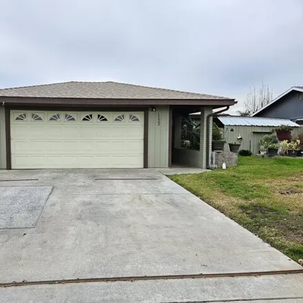 Buy this 4 bed house on 1119 North Prospect Street in Porterville, CA 93257