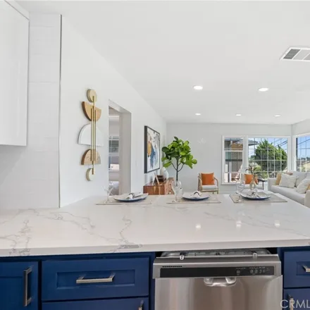 Image 4 - 1275 West 25th Street, Los Angeles, CA 90731, USA - House for sale