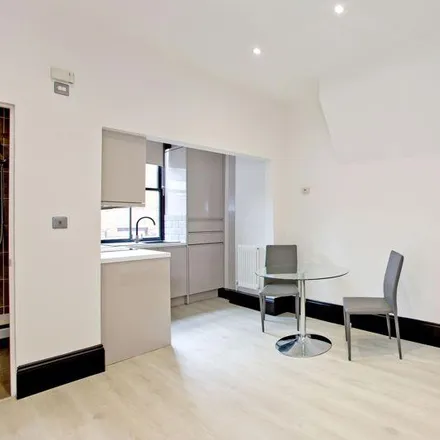 Image 5 - Happy Returns, 36 Rosslyn Hill, London, NW3 1NH, United Kingdom - Apartment for rent
