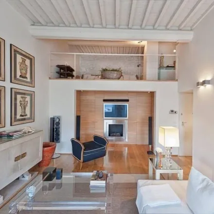 Rent this 3 bed apartment on Florence