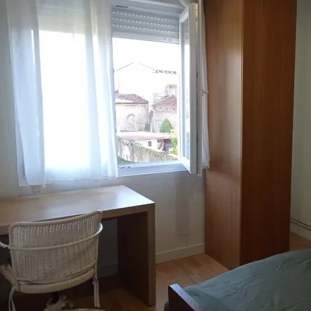 Rent this 3 bed room on Sociedad de San Vicente de Paúl in Calle Murillo, 9