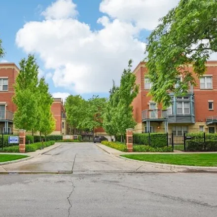Buy this 2 bed house on 4530 S Woodlawn Ave Unit 303 in Chicago, Illinois
