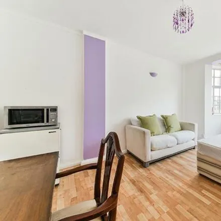 Image 3 - Russell Court, Woburn Place, London, WC1H 0LH, United Kingdom - Loft for rent