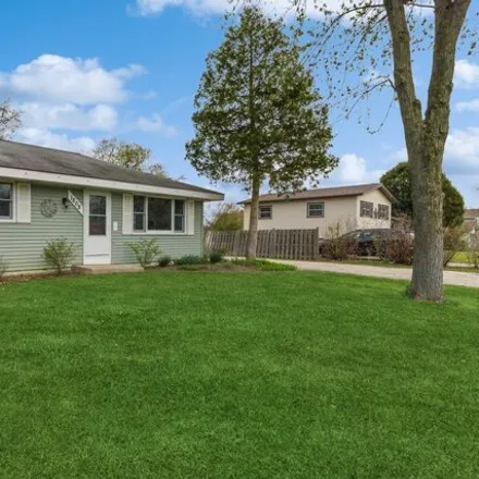 Image 1 - 1808 Maplewood Drive, Lindenhurst, IL 60046, USA - House for sale