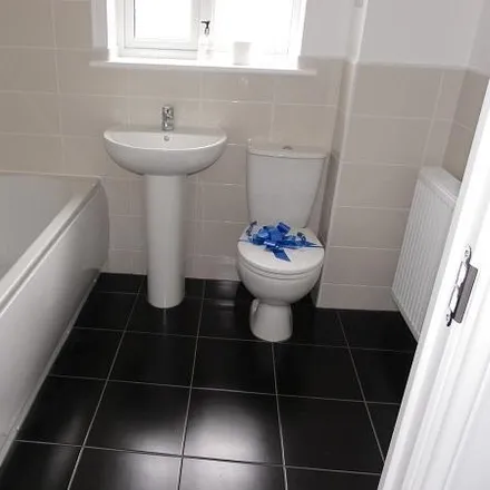 Image 4 - Arden Close, Little Stanion, NN18 8FY, United Kingdom - Room for rent