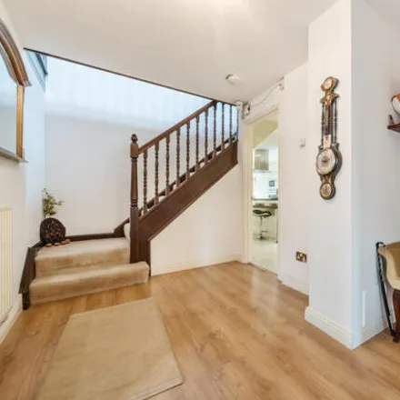 Image 4 - 4 Skipton Close, London, N11 3EZ, United Kingdom - House for sale